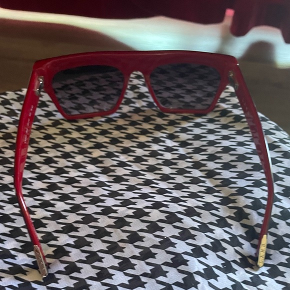 L.A.M.B. LA502 Sunglasses - Picture 7 of 8